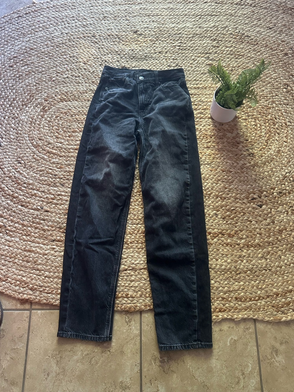 AE BLACK HIGH RISE STRAIGHT JEANS